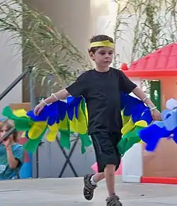 Le salut d'un grand au public.