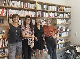 Ancienne et nouvelle équipe de Violette and Co, le jour de la réouverture de la librairie, le 13 octobre 2023