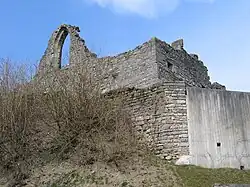 Vestiges de l'ancienne église.