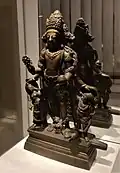 Vaikuntha Chaturmurti, iconographie vishnouïte. Statue en alliage de laiton du IXe&nbsp;siècle, Cachemire.