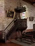 La chaire à prêcher.