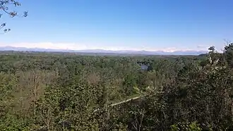 La vallée du Tessin avec les Alpes en arrière-plan.