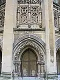 Porte latérale de la chapelle absidiale du Cœur Immaculé de Marie.