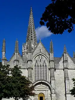 Le massif occidental de Notre-Dame de Vitré.