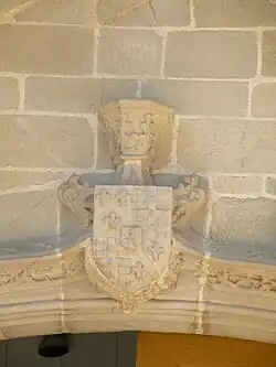 Les armes de Guy XV de Laval.