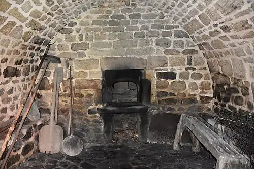 Intérieur du four à pain.
