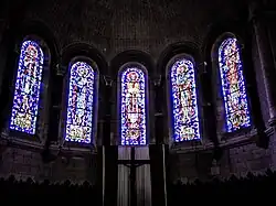 Vitraux de l'abside de l'église.