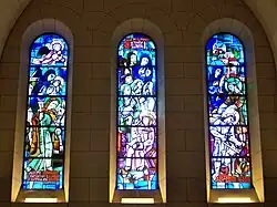 Vitraux du transept droit.