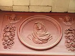 Détail sur une des portes.