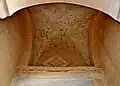 Voûte d'arêtes couvrant le troisième porche de la façade occidentale. Elle surmonte un décor géométrique désaxé.