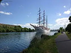Sea Cloud II, navire de croisière descendant le canal.