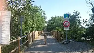 La voie verte entre le viaduc de Vogüé-Gare et le tunnel de l'Écluse.