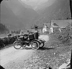 Voiture automobile, Luchon, 1904.