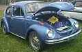 Coffre d'une Volkswagen Coccinelle.