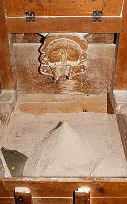 Dégorgeoir et son caisson