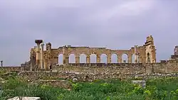 Vue arrière de la basilique et du Capitole