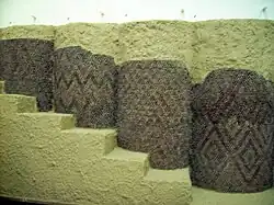 Colonnes décorées de mosaïques retrouvées dans un bâtiment de l'Eanna archaïque. Pergamon Museum.