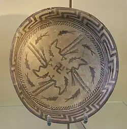 Plat peint de la période de Samarra. Pergamonmuseum à Berlin.