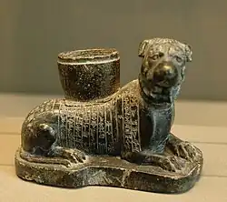 Statuette votive d'un chien, animal de Ninisinna/Gula, retrouvée à Girsu. Musée du Louvre.