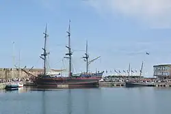 A son port d'attache : St Malo