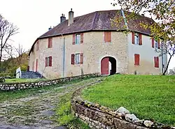 Vue Est de l'ancien château de Gonsans.