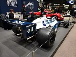 Le trou situé derrière l'arceau de sécurité devait accueillir une turbine.