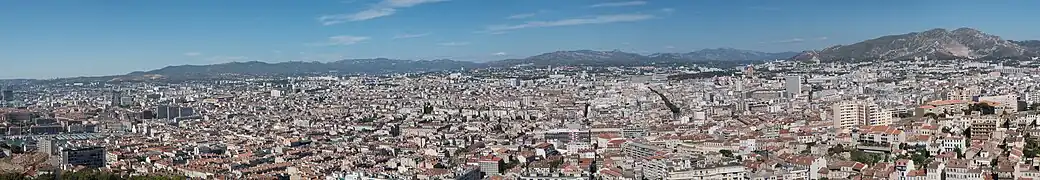 Vue panoramique de Marseille depuis Notre-Dame de la Garde.