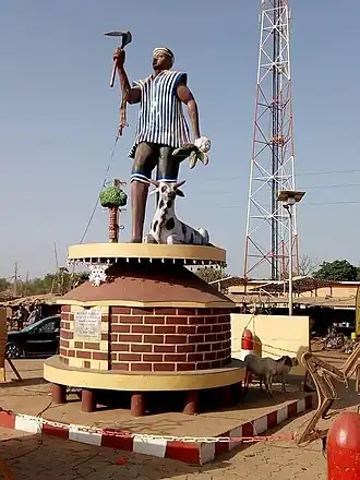 Statue à Baniganse (Banikoara) au Bénin