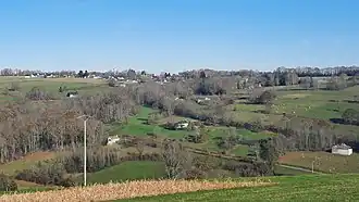 Photographie en couleurs, vue générale d'Avezac.