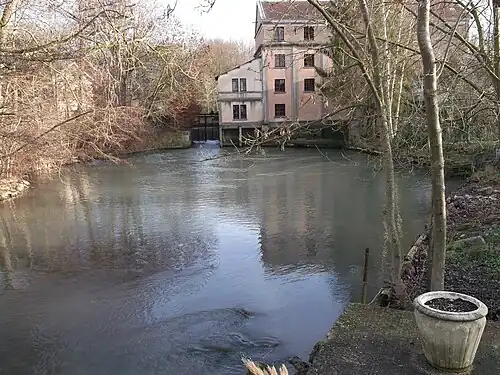 moulin d'Heutrégiville prise depuis le pont surplombant la Suippe