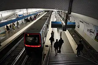 Quais de la ligne 11.