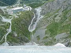 Vue plongeante depuis le haut de la Dixence.