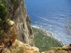 La vue impressionnante (394&nbsp;m de vide) de la route des crêtes Cassis-La Ciotat.