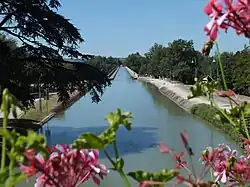 Vue sur le pont-canal depuis Agen.