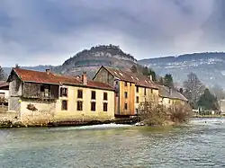 Vieux moulin à roues pendantes.