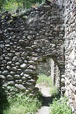 Les vestiges de la maison du moulin.