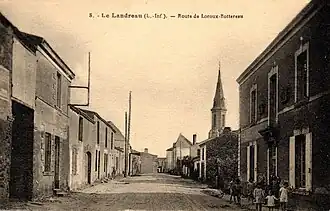 Carte postale datant des années 1910 représentant la rue de la Loire