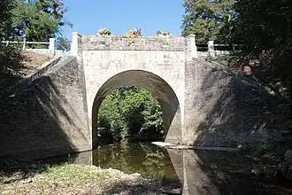 Le Pont-Cacault (1806), 500&nbsp;m avant la Sèvre nantaise