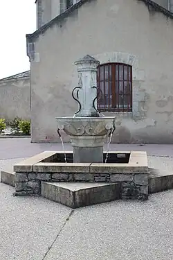 Fontaine de la place de l’Église.