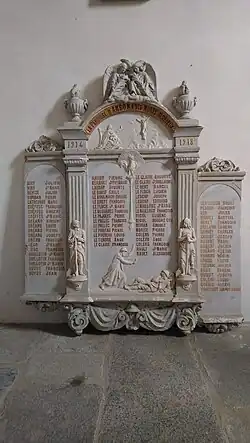 Monument aux morts dans l'église Saint-Cyr-et-Sainte-Julitte d'Ambon.