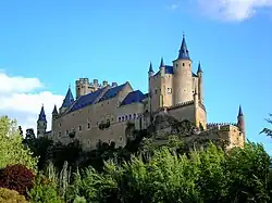 Alcazar royal de ségovie, vu depuis la vallée de l'Eresma