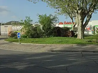 Un peu plus loin sur la même avenue, un wagonnet rappelle le passé minier de la ville.