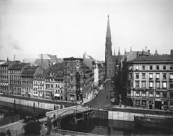 Vue vers le bas de la Grünstraße jusqu'à la Petrikirche, 1903.