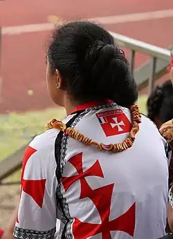 Une sportive arbore un t-shirt aux couleurs d'Uvéa lors d'un tournoi international de rugby, au stade de Kafika (août 2019).