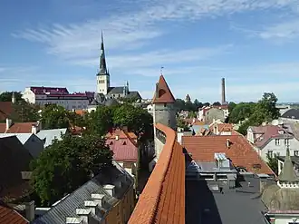 La tour derrière les Moines vue de la tour Helleman.