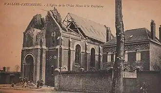 L'église, dont le clocher a été détruit pendant la guerre.