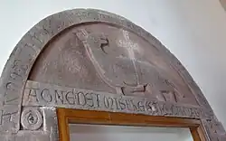 Tympan roman « Agneau mystique » (1214).