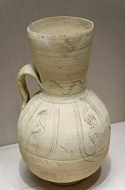 Cruche munie d’un filtre, décor peigné, fin VIIIe – IXe siècle.