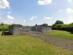 Le puits no&nbsp;1 dans son environnement.