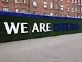 We Are Chelsea à l'entrée du stade